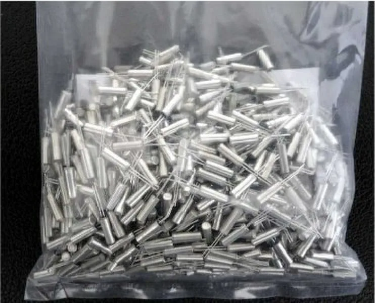 Free Shipping Crystal oscillator 32.768KHZ Cylindrical 3 * 8 mm Quartz crystal, 32768 6PF
Free Shipping Crystal oscillator 32.768KHZ Cylindrical 3 * 8 mm Quartz crystal, 32768 6PF