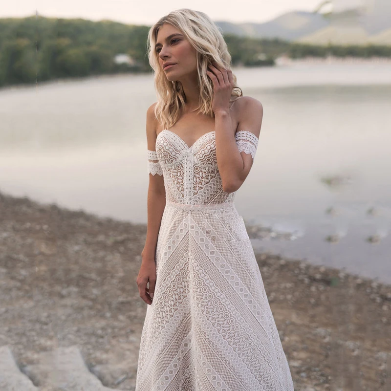 2019 Boho Sweetheart Beach Chic Lace Wedding Dresses Bohemian Detachable Sleeves Open Back Ultra-feminine Bridal Gowns AX174
2019 Boho Sweetheart Beach Chic Lace Wedding Dresses Bohemian Detachable Sleeves Open Back Ultra-feminine Bridal Gowns AX174