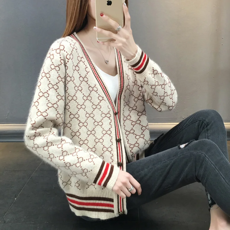 2018 Buttons Long Sleeve Women Sweater Knitted Cardigan Ladies autumn and winter Sweaters Casual coat Women Top Femme H0276
2018 Buttons Long Sleeve Women Sweater Knitted Cardigan Ladies autumn and winter Sweaters Casual coat Women Top Femme H0276
