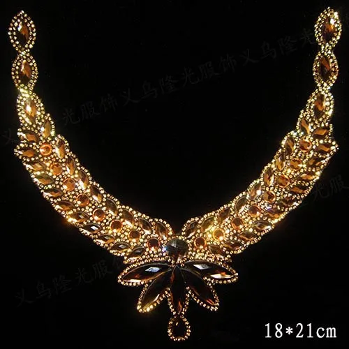 Pointback Neckline shiny hot fix rhinestone motif iron on crystal transfers design rhinestone applique for sweater
Pointback Neckline shiny hot fix rhinestone motif iron on crystal transfers design rhinestone applique for sweater