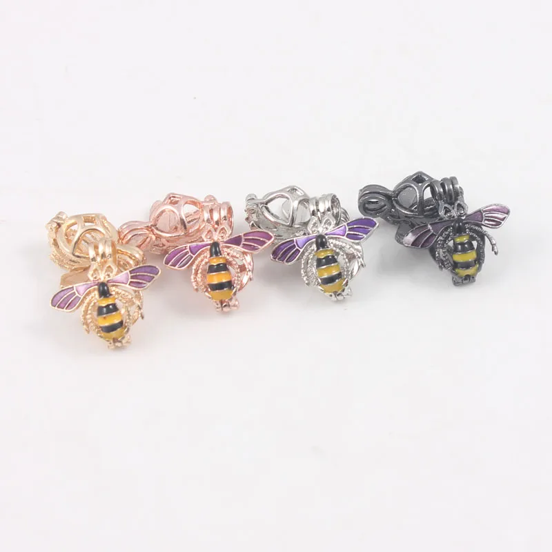 4pcs Silver Rose Gold Black Plated Queen Bee Pearl Cage Pendant Diffuser Bead Cage Lockets Necklace Charms for Oyster Pearl
4pcs Silver Rose Gold Black Plated Queen Bee Pearl Cage Pendant Diffuser Bead Cage Lockets Necklace Charms for Oyster Pearl