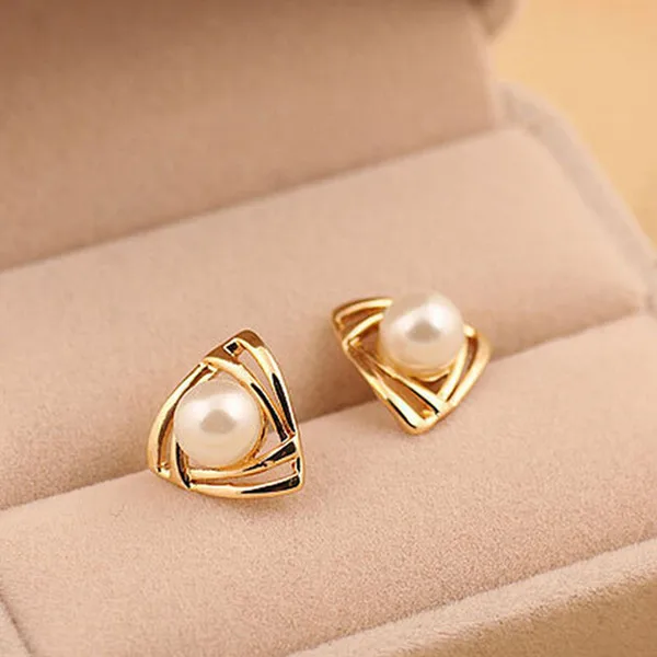 H:HYDE fashion and sweet 1 pair gold color hollow Simulated pearl shiny lovely woman stud earrings boucle d'oreille femme
H:HYDE fashion and sweet 1 pair gold color hollow Simulated pearl shiny lovely woman stud earrings boucle d'oreille femme