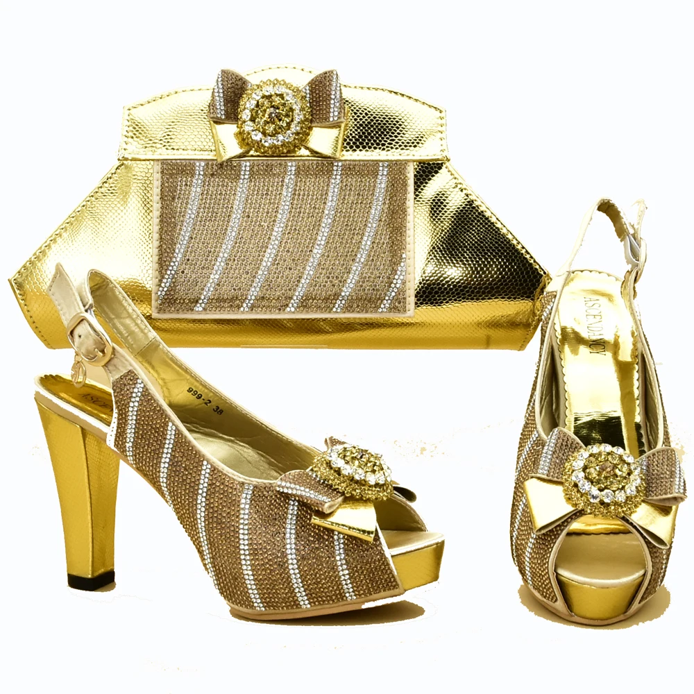 Fashion new gold italy shoes and bag matching set high heel sandal shoes and bag set gold stones shoes and bag lady SB8318-3
Fashion new gold italy shoes and bag matching set high heel sandal shoes and bag set gold stones shoes and bag lady SB8318-3