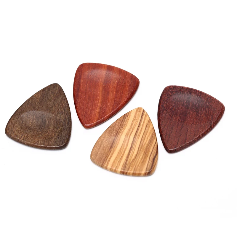 

1PC Wood Acoustic Guitar Pick Plectrum Hearted Shape Picks for Bass Part 4 Colors Kids Ramadan Festival Gift Guitar Accessaries