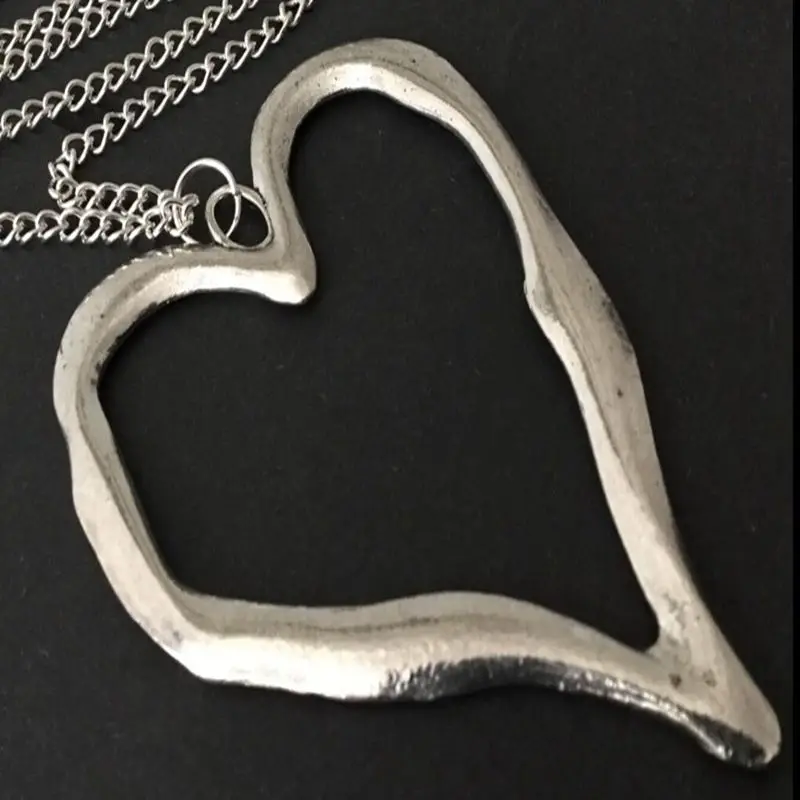 Antique Silver Punk Lagenlook Large Abstract Heart Necklace Pendant Long Chain Statement Necklace Woman Jewelry Friendship Gift
Antique Silver Punk Lagenlook Large Abstract Heart Necklace Pendant Long Chain Statement Necklace Woman Jewelry Friendship Gift