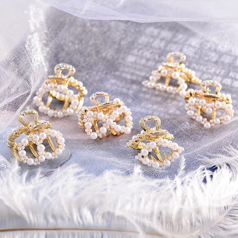 New Women Hair Clip Claw Crystal Imitation Pearl Headwear Elegant Fashion Hairpin Crab Headdress Ladies Girls Hairclips
New Women Hair Clip Claw Crystal Imitation Pearl Headwear Elegant Fashion Hairpin Crab Headdress Ladies Girls Hairclips