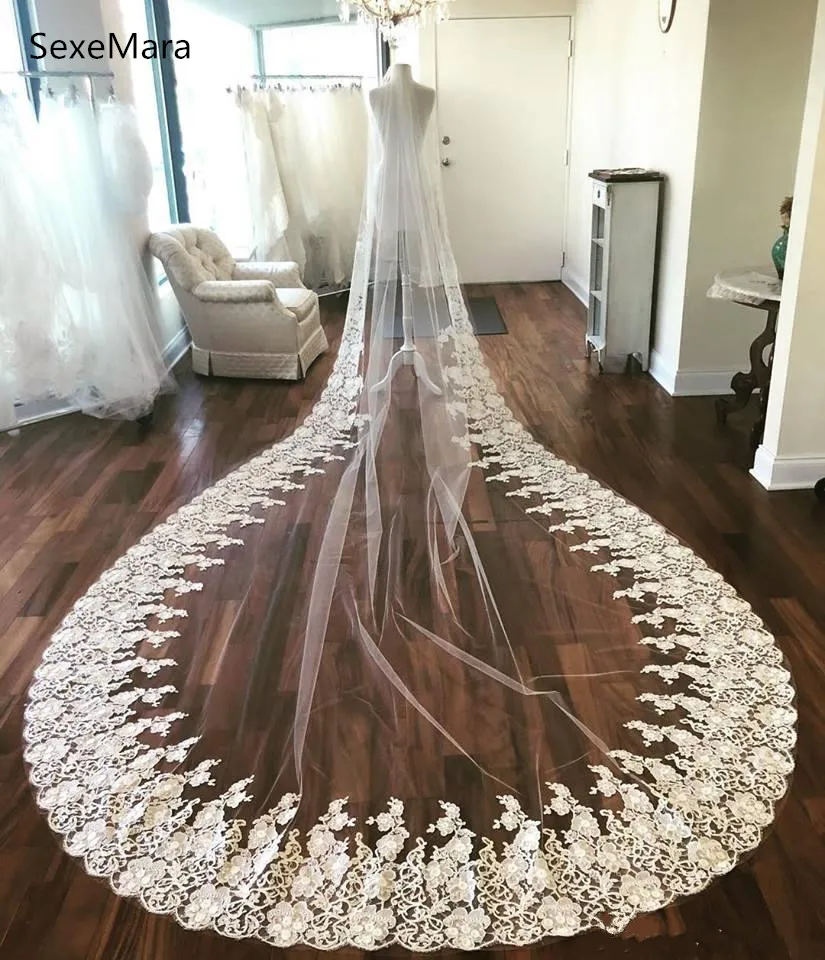 Luxury High Quality Customized Wedding Veil Lace Applique Edge Soft Netting One Tier Cathedral Bridal Veil Wedding Accessory
Luxury High Quality Customized Wedding Veil Lace Applique Edge Soft Netting One Tier Cathedral Bridal Veil Wedding Accessory