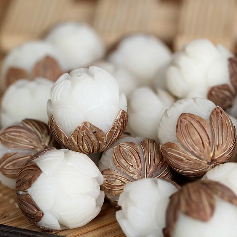 5pcs/lot White Bodhi Seed Craft Beads Wood Carved Lotus Flower Unique DIY Beads Tibetan Buddhist Mala Beads For Jewelry Making
5pcs/lot White Bodhi Seed Craft Beads Wood Carved Lotus Flower Unique DIY Beads Tibetan Buddhist Mala Beads For Jewelry Making