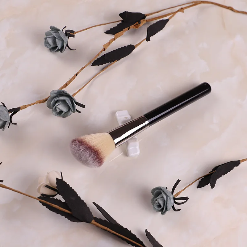 Professional brand Oblique Blush Brush Black wood handle high gloss bright brush makeup artist stage special brush
Professional brand Oblique Blush Brush Black wood handle high gloss bright brush makeup artist stage special brush