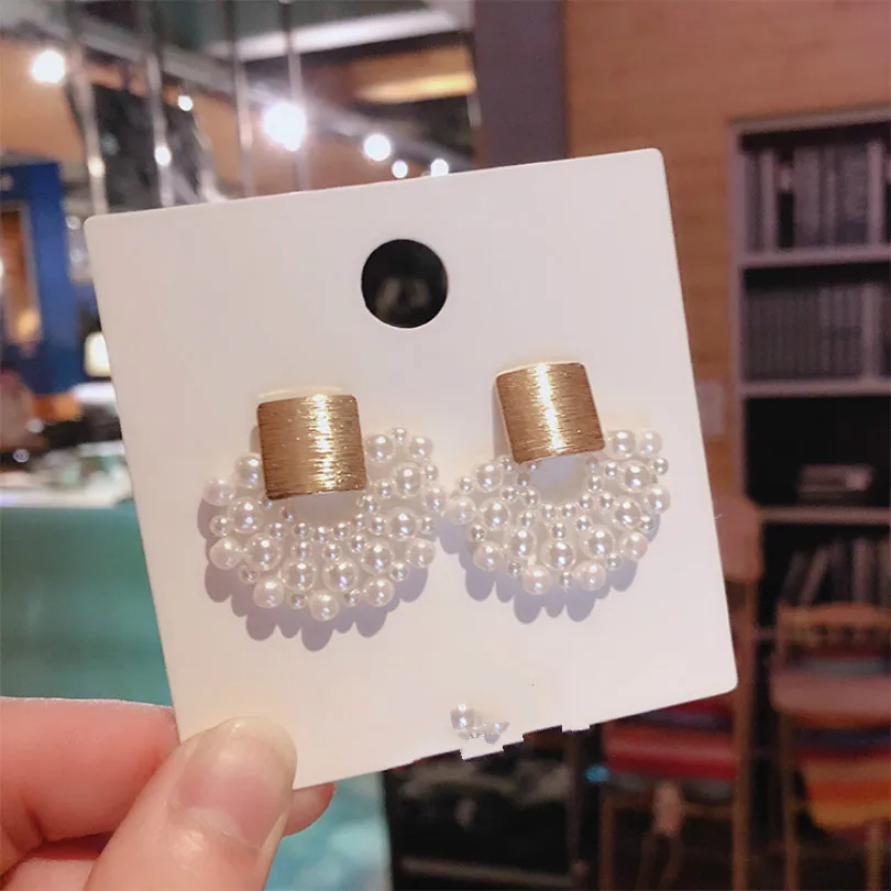 New Fashion Jewelry Star With The Paragraph Hollow Anti-pearl Earrings Fan-shaped Metal Brushed Texture Female Luxury Earrings
New Fashion Jewelry Star With The Paragraph Hollow Anti-pearl Earrings Fan-shaped Metal Brushed Texture Female Luxury Earrings