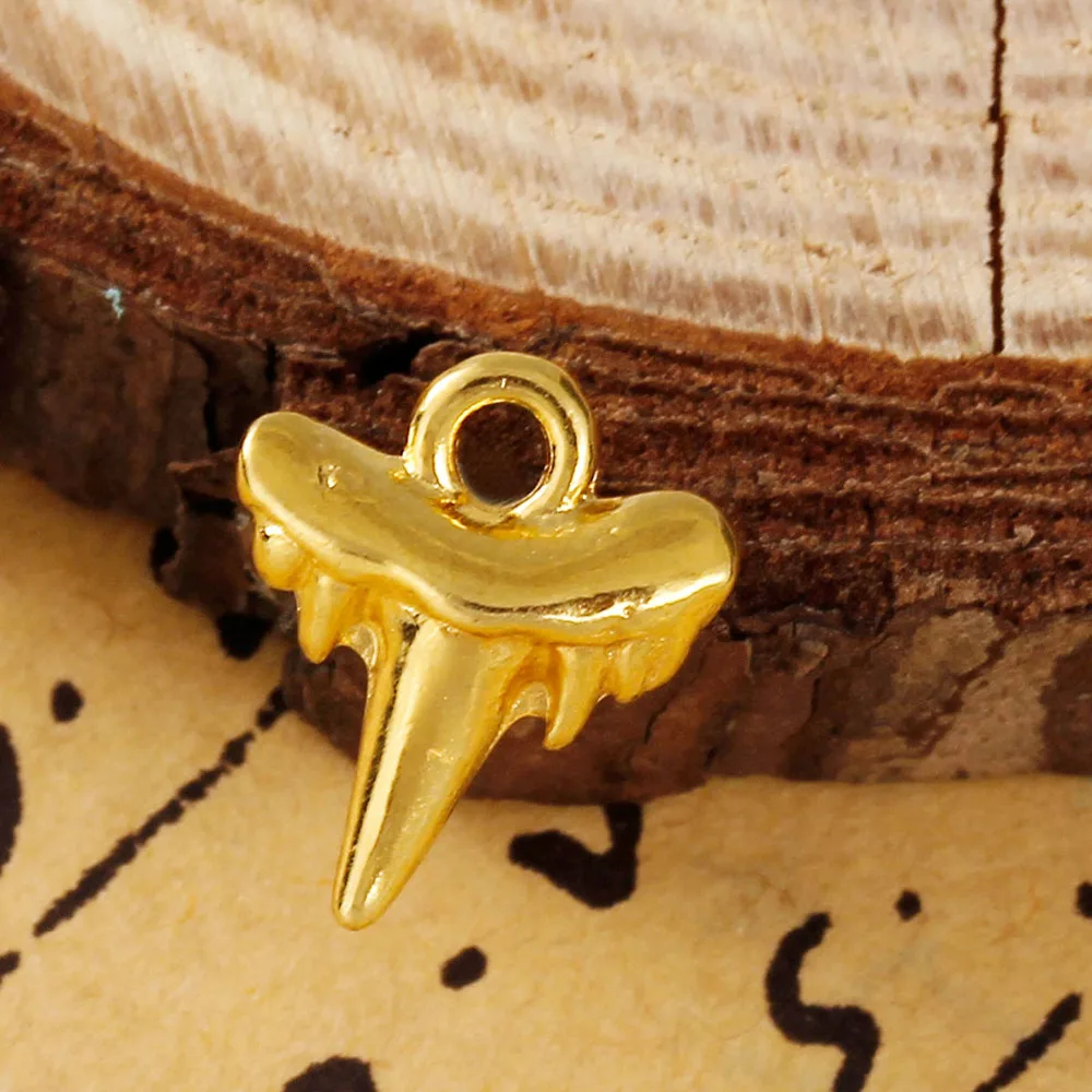 DoreenBeads Zinc Based Alloy Gold Color Charms Shark Teeth Tooth Pattern DIY Jewelry Components 13mm x 11mm( 3/8"), 30 PCs
DoreenBeads Zinc Based Alloy Gold Color Charms Shark Teeth Tooth Pattern DIY Jewelry Components 13mm x 11mm( 3/8"), 30 PCs