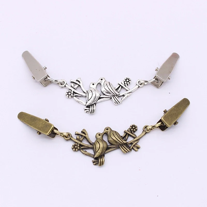 1Pcs Retro Birds Pattern Metal Sweater Cardigan Collar Shawl Shirt Clip Buckles Buttons For Clothing Decoration Garment Hooks
1Pcs Retro Birds Pattern Metal Sweater Cardigan Collar Shawl Shirt Clip Buckles Buttons For Clothing Decoration Garment Hooks