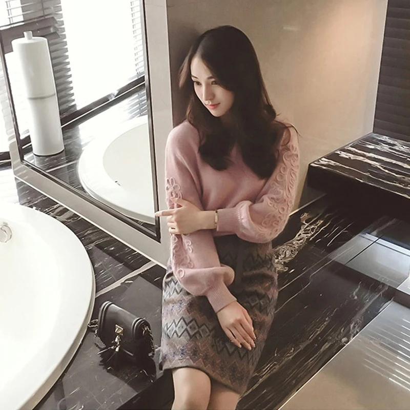 2 Pcs Set Embroidered Sleeve Knitted Sweater Mini Skirt Two Piece Set Women Sweater Dress Sets Clothes Office Ladies Pullover
2 Pcs Set Embroidered Sleeve Knitted Sweater Mini Skirt Two Piece Set Women Sweater Dress Sets Clothes Office Ladies Pullover