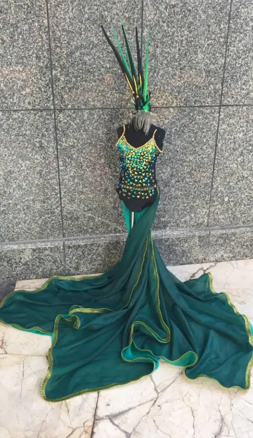 Latin dance, feather, exquisite dance show, samba Costume Boy children girl Stage catwalk Model competition perform
Latin dance, feather, exquisite dance show, samba Costume Boy children girl Stage catwalk Model competition perform