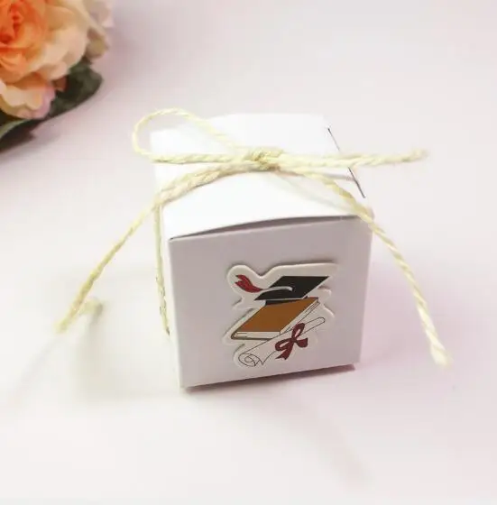 100pcs Square DIY Trencher Cap Mortarboard Graduation White Candy Box Party Gift Boxes Party Favor Box Giveaways Box
100pcs Square DIY Trencher Cap Mortarboard Graduation White Candy Box Party Gift Boxes Party Favor Box Giveaways Box