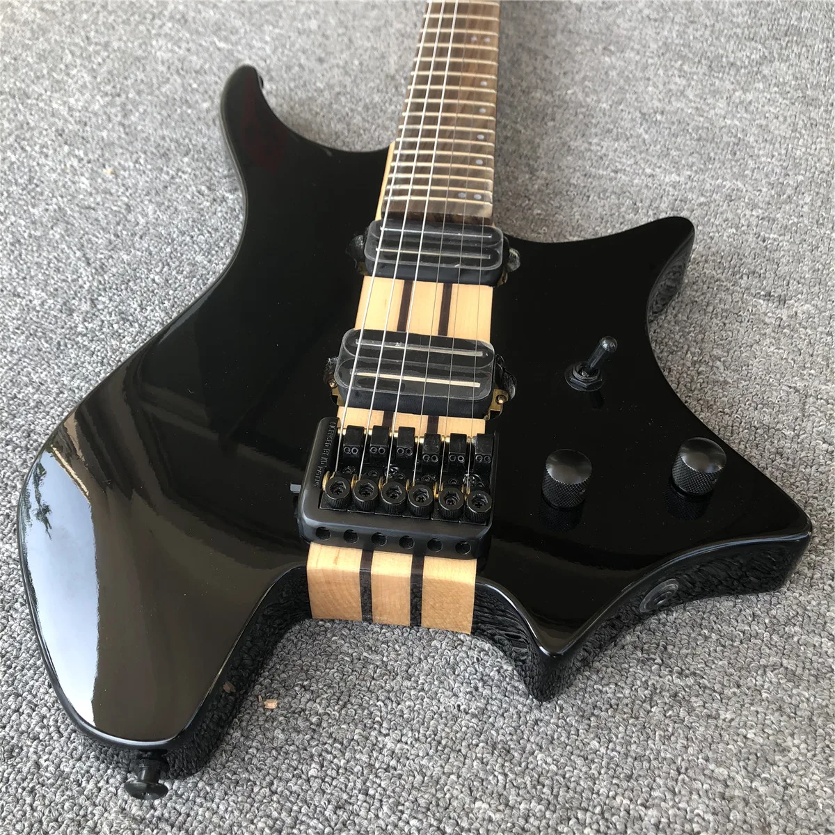Black Headless Electric Guitar,Maple Neck Through body ,Rail Dual Pickups, Solld Ash wood electric Guitarra,in stock
Black Headless Electric Guitar,Maple Neck Through body ,Rail Dual Pickups, Solld Ash wood electric Guitarra,in stock