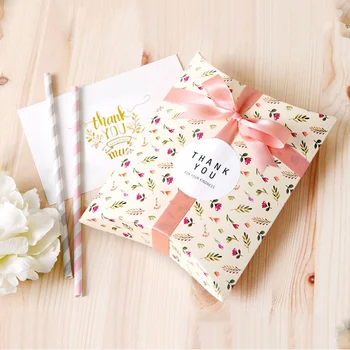 20pcs Wedding Favors Pillow Candy Box Bag Small Flower Gift Bag Hollow Carriage Favors Gifts Box Pie Christmas Party Supplies
20pcs Wedding Favors Pillow Candy Box Bag Small Flower Gift Bag Hollow Carriage Favors Gifts Box Pie Christmas Party Supplies