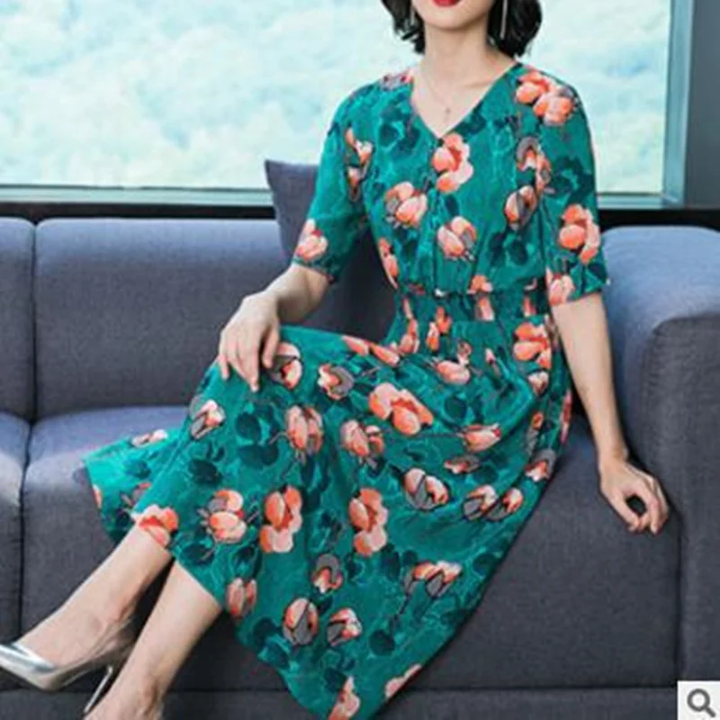 Green dress female summer 2019 summer new V-neck fashion slim sexy dress large size M-3XL high quality elegant casual vestidos
Green dress female summer 2019 summer new V-neck fashion slim sexy dress large size M-3XL high quality elegant casual vestidos