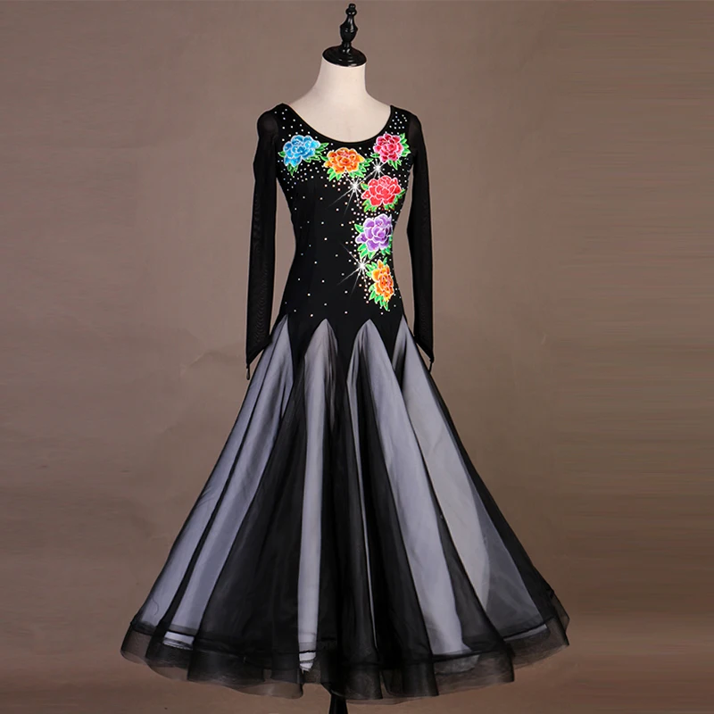 2019 Women New Black Embroidery Big Flowers Rhinestone Decoration Modern Dance Dress Long Sleeve Team Competition Dance Costume
2019 Women New Black Embroidery Big Flowers Rhinestone Decoration Modern Dance Dress Long Sleeve Team Competition Dance Costume