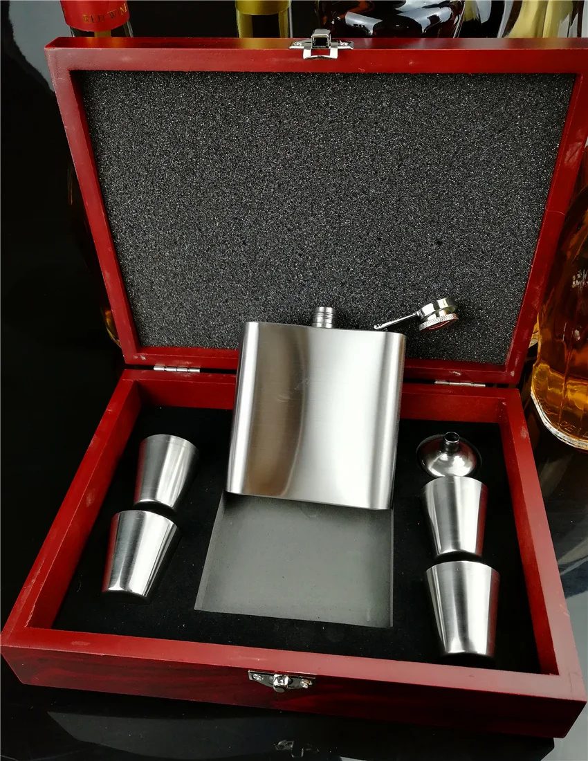 Description Picture 6 of item50set wooden stainless steel hip flask 6oz with 4 cups set  logo Free engraved