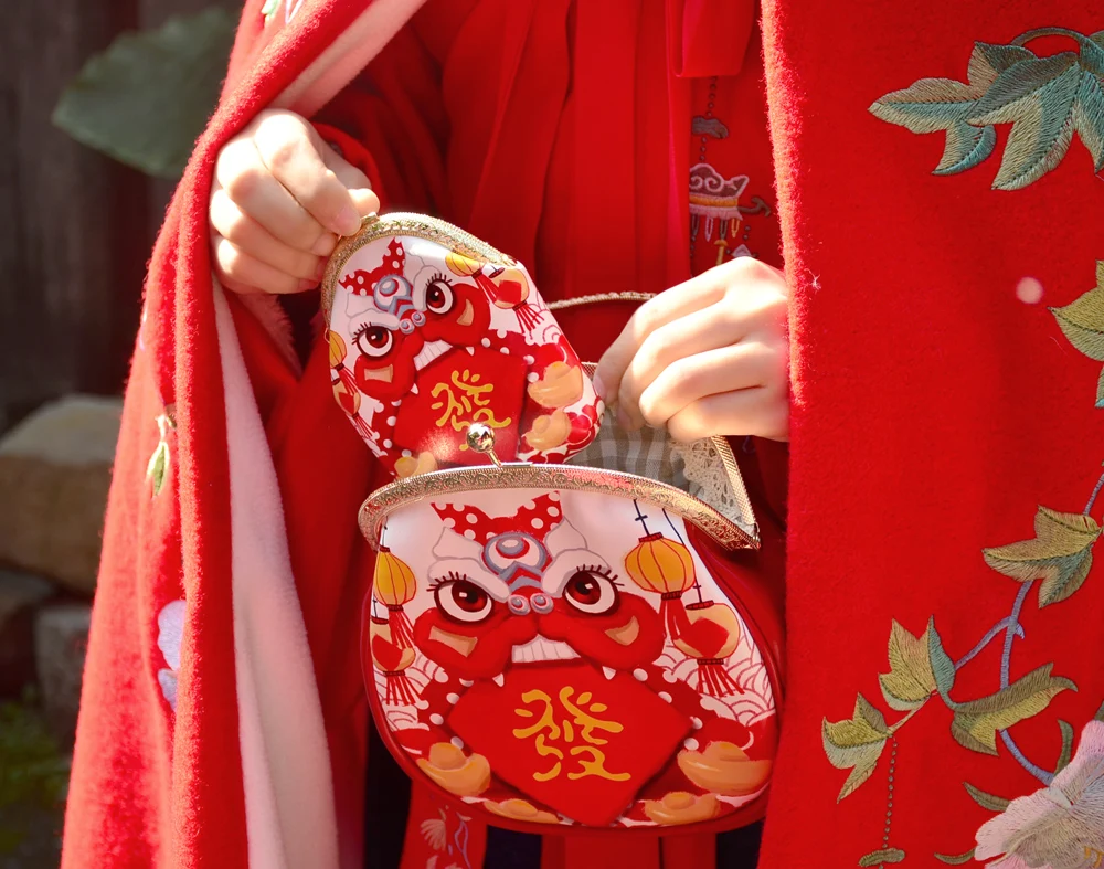 Princess sweet lolita bag Original red bag features personalized hand-painted printing wind lion spring festival bag CC098
Princess sweet lolita bag Original red bag features personalized hand-painted printing wind lion spring festival bag CC098