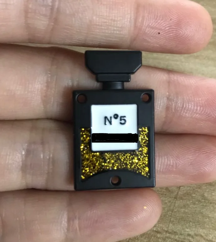 New metal buttons, for shirts, cashmere, suits, coats, coats, wool, knitted cardigans, bags, shoes and other 10 sets
New metal buttons, for shirts, cashmere, suits, coats, coats, wool, knitted cardigans, bags, shoes and other 10 sets