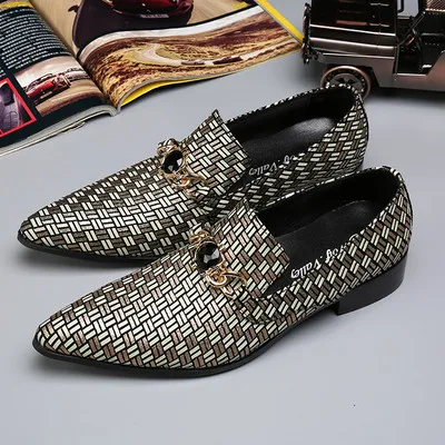 Spring and summer new breathable compilation of leather shoes pointed decorative feet personality fashion Oxford shoes
Spring and summer new breathable compilation of leather shoes pointed decorative feet personality fashion Oxford shoes