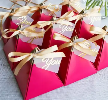 New Creative Wedding Favors souvenirs Gift Box Chocolate Box Rose Red Triangular Pyramid Birthday Party Sweet Candy Gift Box
New Creative Wedding Favors souvenirs Gift Box Chocolate Box Rose Red Triangular Pyramid Birthday Party Sweet Candy Gift Box
