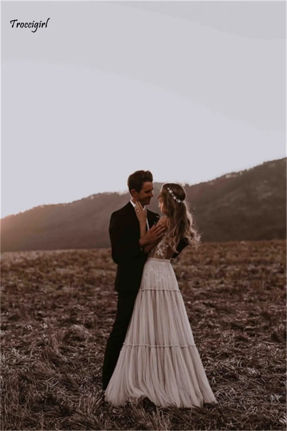 Wedding Dresses Boho 2019 Deep V-Neck Nude Champagne Dreamy Bohemian Bridal Gowns Sexy Beach Vestido De Noiva
Wedding Dresses Boho 2019 Deep V-Neck Nude Champagne Dreamy Bohemian Bridal Gowns Sexy Beach Vestido De Noiva