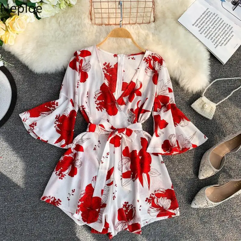 Nepole Chiffon Flower Print Women Jumpsuits Casual V-Neck Flare Sleeve Sashes Playsuit 2019 Summer Vacation Short Jumpsuit 43066
Nepole Chiffon Flower Print Women Jumpsuits Casual V-Neck Flare Sleeve Sashes Playsuit 2019 Summer Vacation Short Jumpsuit 43066