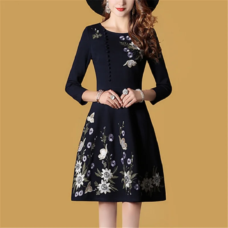 Women's Dress 2018 spring new styles Hot sale fashion Knee Length O-Neck Embroidery Empire Solid color Medium long A-Line dress
Women's Dress 2018 spring new styles Hot sale fashion Knee Length O-Neck Embroidery Empire Solid color Medium long A-Line dress