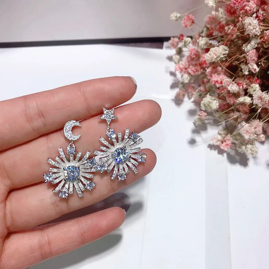 Korean Star Month Asymmetric Snowflake Stud Earrings Zircon S925 Drop Earrings Women Fashion Jewelry Accessories
Korean Star Month Asymmetric Snowflake Stud Earrings Zircon S925 Drop Earrings Women Fashion Jewelry Accessories