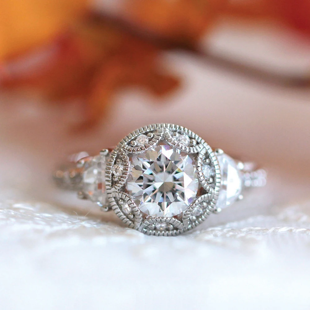 Moon Shape Cubic Zircon Women Engagement Ring Wedding Band Female Finger Ring Silver Color Party Cubic Zircon Crystal DDR139
Moon Shape Cubic Zircon Women Engagement Ring Wedding Band Female Finger Ring Silver Color Party Cubic Zircon Crystal DDR139
