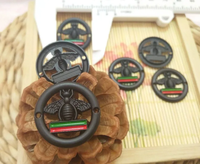 Wholesale 10pieces 2018 New High-grade balck bee Hand sewing jacket Overcoat Buttons Shirt Cotton coat Button 23mm Free shipping
Wholesale 10pieces 2018 New High-grade balck bee Hand sewing jacket Overcoat Buttons Shirt Cotton coat Button 23mm Free shipping