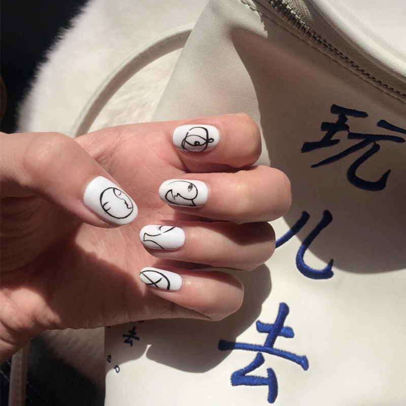 Ins punk style Matte white pure color with a linear design fake nails Japanese cute false nails 24pcs short size full nail tips
Ins punk style Matte white pure color with a linear design fake nails Japanese cute false nails 24pcs short size full nail tips
