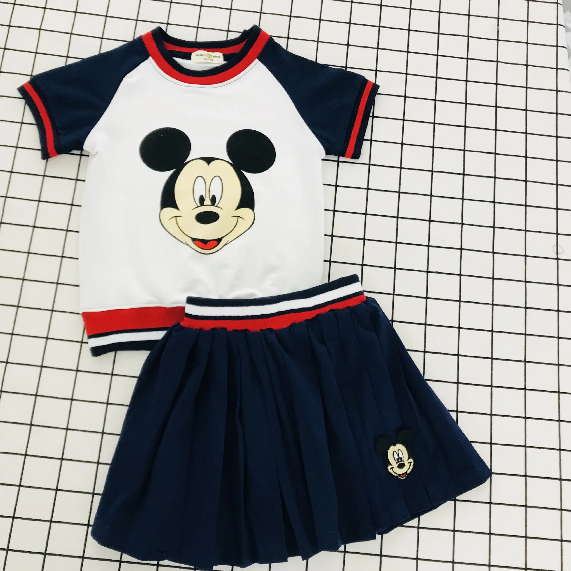Disney princess Summer children cotton clothing set Minnie Boy Girl short pant Mickey mouse T-Shirt+ shorts Short sleeve +skirt
Disney princess Summer children cotton clothing set Minnie Boy Girl short pant Mickey mouse T-Shirt+ shorts Short sleeve +skirt