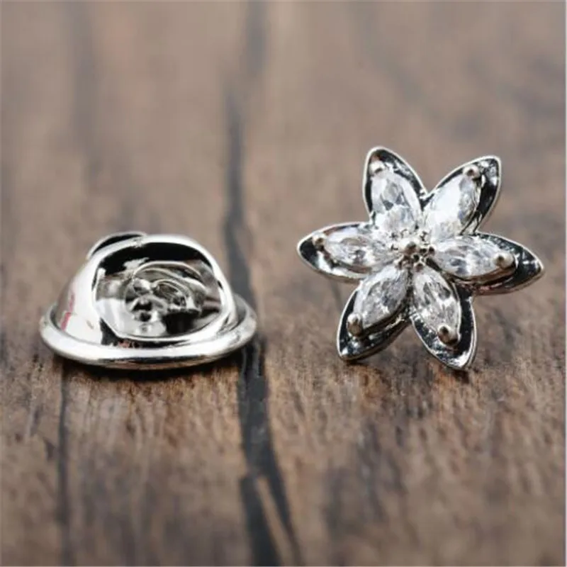 WKOUD Elegant Zircon Flower Brooches for Women Exquisite Collar Brooch Pin Suit Sweater Accessories Fashion Jewelry | Украшения и