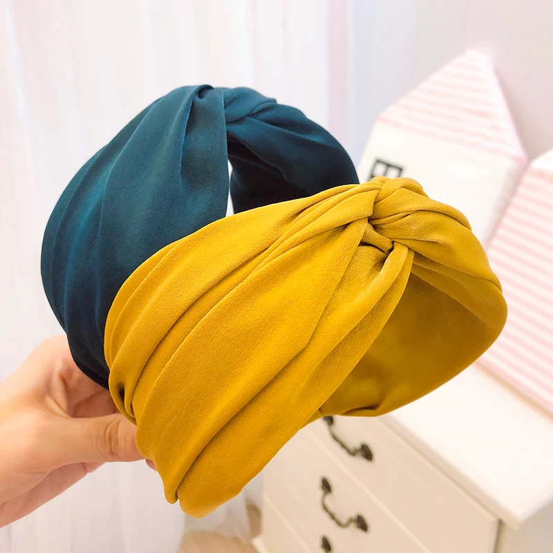 Fashion Women Wide Hairbands Soft Fabric Headband Hair Accessories Solid Color Keep your head comfortable Headwear
Fashion Women Wide Hairbands Soft Fabric Headband Hair Accessories Solid Color Keep your head comfortable Headwear