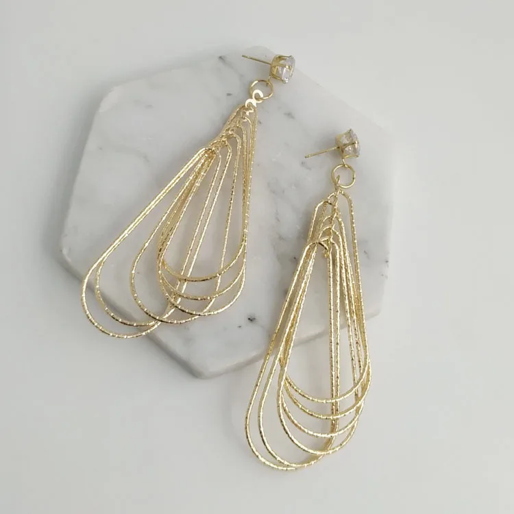 with European and American geometric patterns exaggerated retro-style female Earrings simple atmospheric Earrings
with European and American geometric patterns exaggerated retro-style female Earrings simple atmospheric Earrings