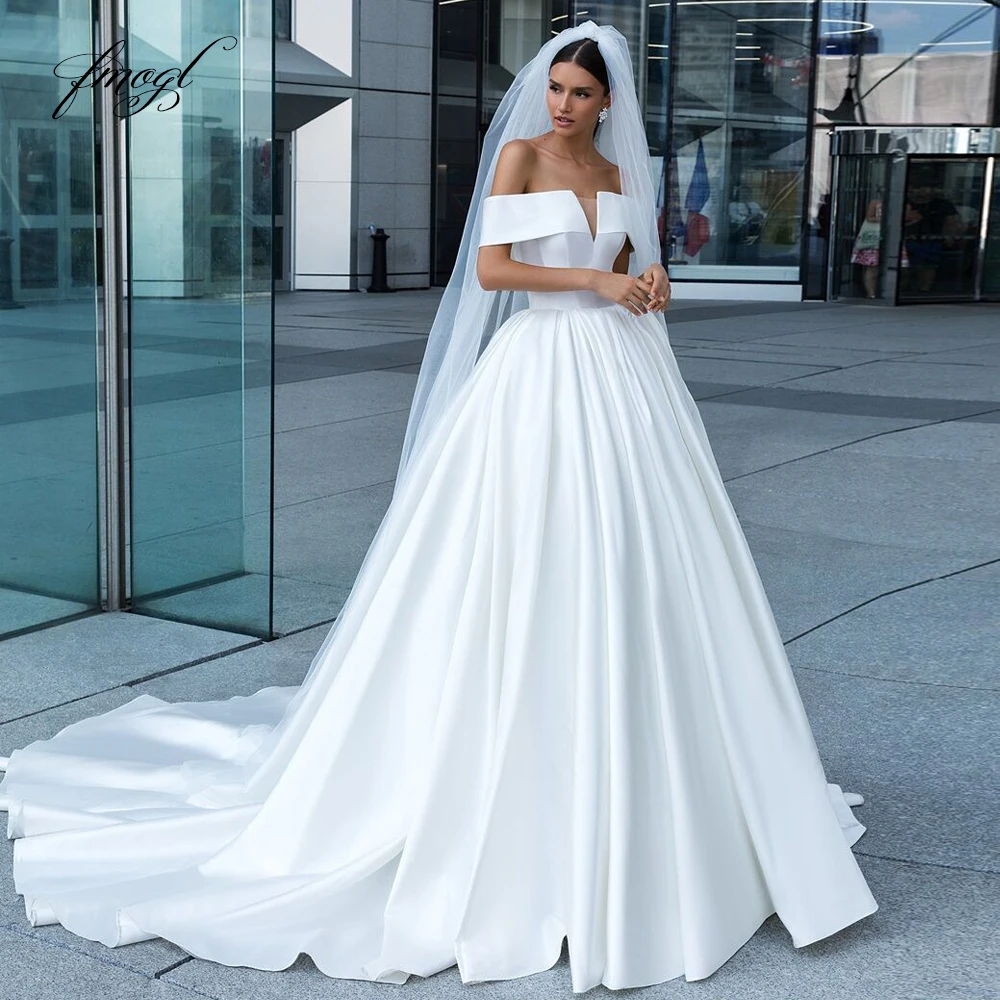 Fmogl Sexy Backless Boat Neck Satin A Line Wedding Dress Luxury Zipper Court Train Vintage Bridal Gowns Plus Size
Fmogl Sexy Backless Boat Neck Satin A Line Wedding Dress Luxury Zipper Court Train Vintage Bridal Gowns Plus Size