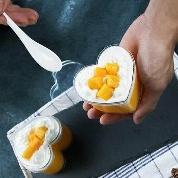 50pcs Heart-shaped transparent creative disposable pudding cup 145ml small ice cream jelly dessert decor plastic cups with lid
50pcs Heart-shaped transparent creative disposable pudding cup 145ml small ice cream jelly dessert decor plastic cups with lid