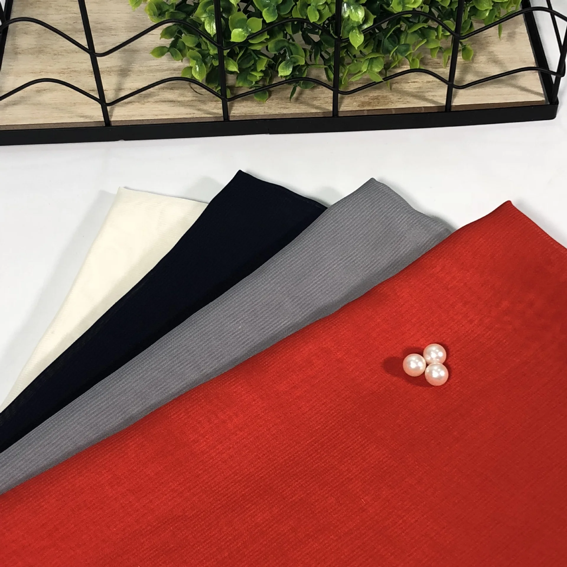 New Solid Color Chiffon Fabric Sewing Textile Patchwork Polyester Fabric For Chiffon interlining fabric Dress Clothing Fabric
New Solid Color Chiffon Fabric Sewing Textile Patchwork Polyester Fabric For Chiffon interlining fabric Dress Clothing Fabric