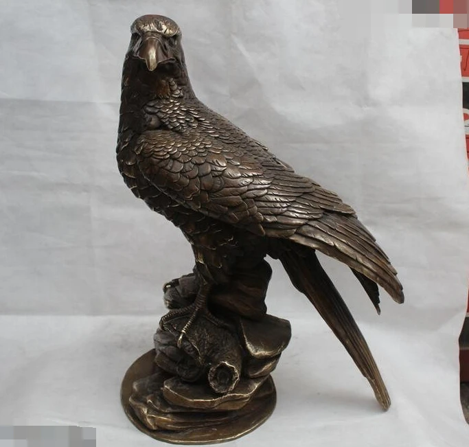 23"Chinese Folk Purple Bronze Lifelike Arabia Hawk Eagle Bird Statue R0715 B0403
23"Chinese Folk Purple Bronze Lifelike Arabia Hawk Eagle Bird Statue R0715 B0403