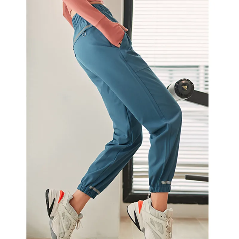 Sports pants Women Summer Thin Style Gym pants Loose Quick-dry Trousers Hip pocket 3M Reflective strip Running pants jogger pant
Sports pants Women Summer Thin Style Gym pants Loose Quick-dry Trousers Hip pocket 3M Reflective strip Running pants jogger pant