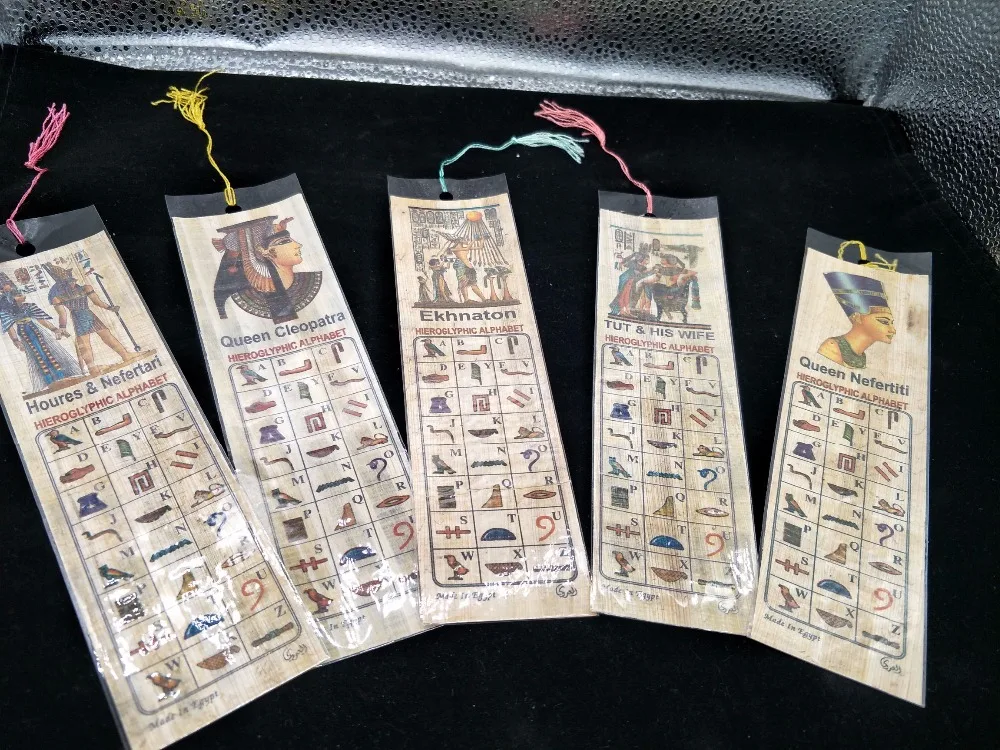 Egypt brings back papyrus bookmarks The alphabet of ancient Egyptian hieroglyphics Random delivery of patterns
Egypt brings back papyrus bookmarks The alphabet of ancient Egyptian hieroglyphics Random delivery of patterns