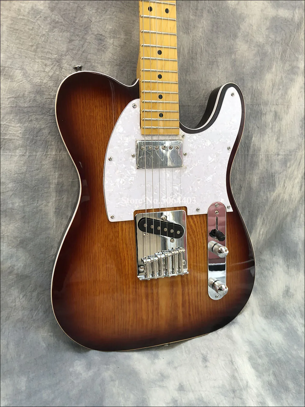 High-quality 6-string electric guitar, elm body, single hemming, maple neck, sun color, back string, shipping included
High-quality 6-string electric guitar, elm body, single hemming, maple neck, sun color, back string, shipping included