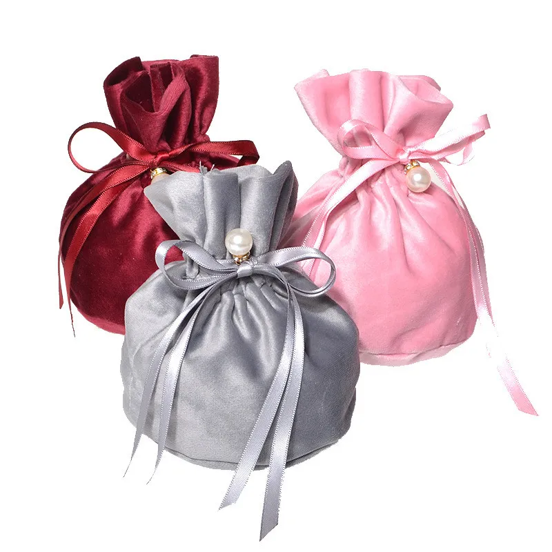 14*15cm Drawstring Velvet Pouches Wedding Gift Jewellery Candy Bags With Decor Pearl Europe Chocolate Package Bag
14*15cm Drawstring Velvet Pouches Wedding Gift Jewellery Candy Bags With Decor Pearl Europe Chocolate Package Bag