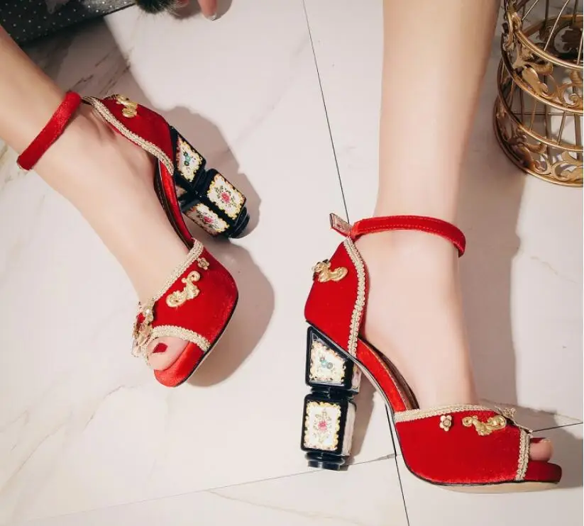 Fashion Design Strange Style Square Heel High Heel Sandals Best Quality Girl Sandals Sexy Lady Party Shoes New Peep Toe Sandals
Fashion Design Strange Style Square Heel High Heel Sandals Best Quality Girl Sandals Sexy Lady Party Shoes New Peep Toe Sandals