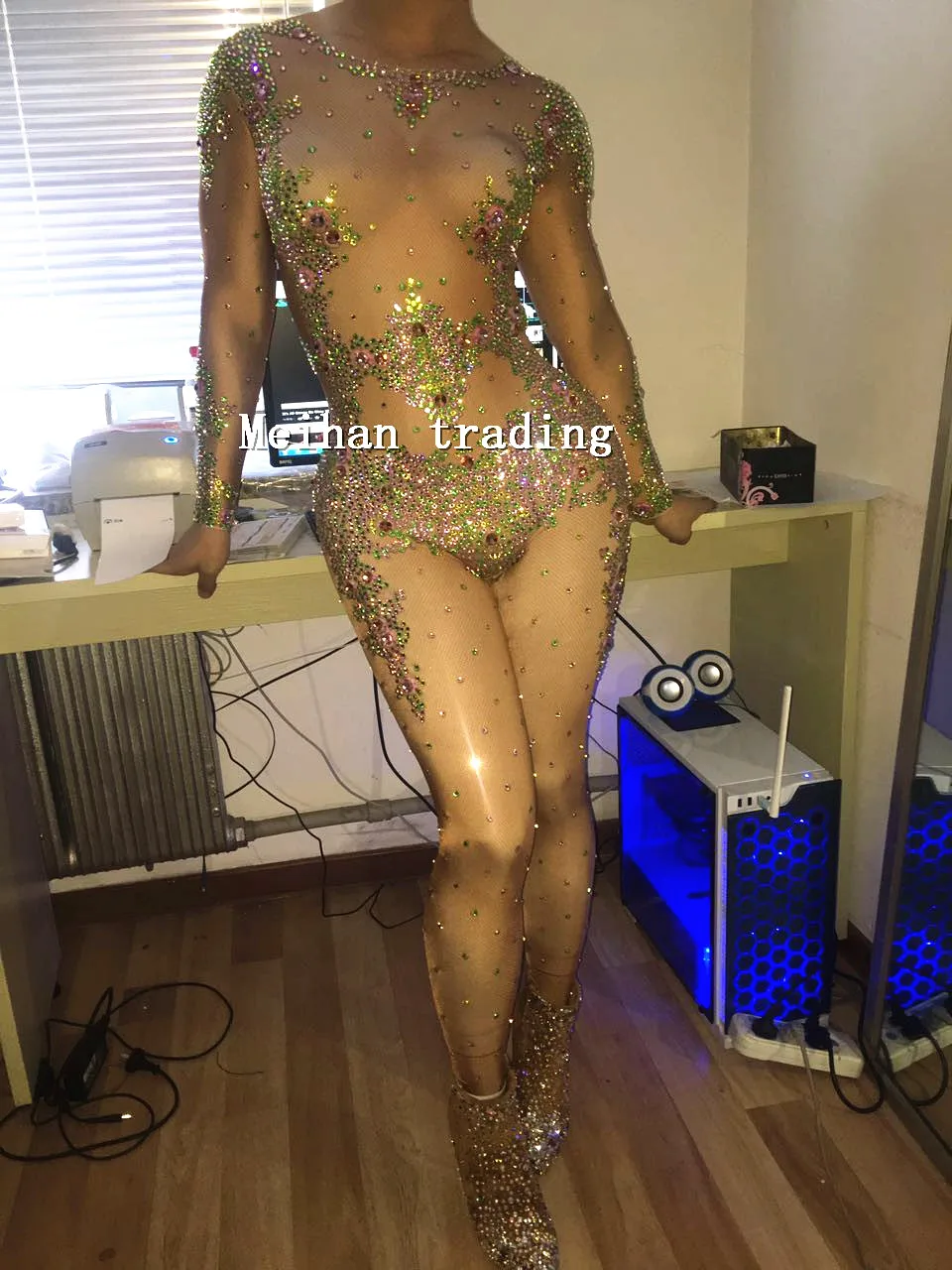 Big Crystals Colorful nice Jumpsuit Women's sexy Prom Costume Stage Wear Bodysuit Female Singer Rhinestones Nude Skinny Outfit
Big Crystals Colorful nice Jumpsuit Women's sexy Prom Costume Stage Wear Bodysuit Female Singer Rhinestones Nude Skinny Outfit