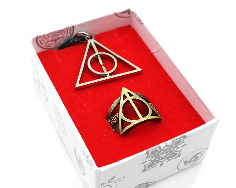 Harri Potter HP Harry HOGWARTS Gryffindor Ravenclaw Hufflepuff Slytherin Finger Metal Ring necklace set Costume Pendant box set
Harri Potter HP Harry HOGWARTS Gryffindor Ravenclaw Hufflepuff Slytherin Finger Metal Ring necklace set Costume Pendant box set